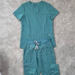 FIGS Casma Scrub Top